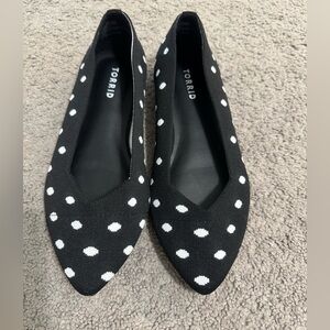 NWOT Torrid polkadot pointe flats 9WW